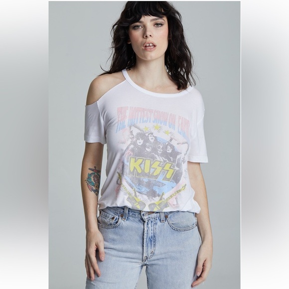 Recycled Karma Hottest Show On Earth Cold Shoulder Kiss Fitted Tee - Picture 3 of 4